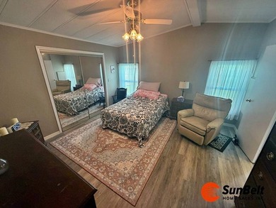 Beautiful Palm Harbor home 2 bedroom with 2 baths in a large - photo 19