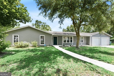 Welcome to 203 Tiffany Circle in beautiful St. Marys, Georgia! - photo 1