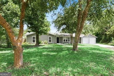Welcome to 203 Tiffany Circle in beautiful St. Marys, Georgia! - photo 2
