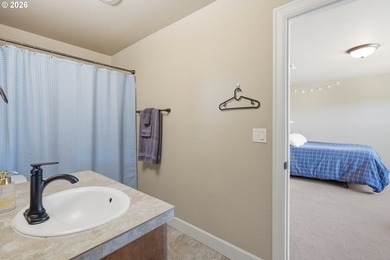 Welcome home to this stunning 5-bedroom plus den home - photo 34