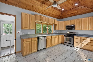 Enjoy easy one-level living in this charming turnkey 2-bedroom - photo 3