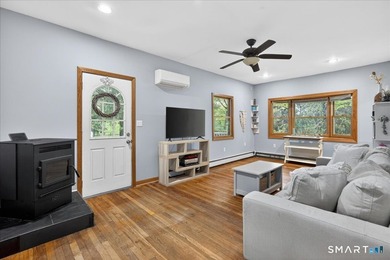 Enjoy easy one-level living in this charming turnkey 2-bedroom - photo 9