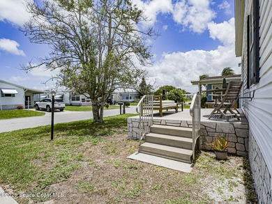 Affordable Florida living! This well-maintained 2006 model - photo 2