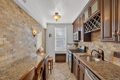 Bright and inviting 2-bedroom, 1-bathroom co-op apartment in the - photo 11