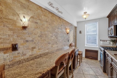 Bright and inviting 2-bedroom, 1-bathroom co-op apartment in the - photo 12
