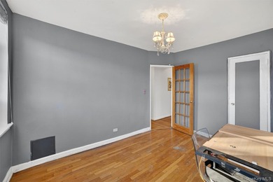 Bright and inviting 2-bedroom, 1-bathroom co-op apartment in the - photo 16