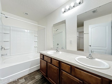 Welcome to 2047 April Oaks Dr, Jacksonville! Discover comfort - photo 22