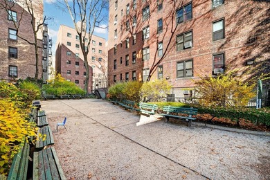 Bright and inviting 2-bedroom, 1-bathroom co-op apartment in the - photo 25