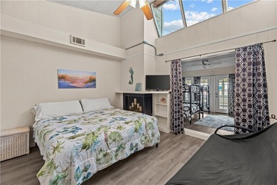 Welcome to your fully furnished coastal penthouse retreat at the - photo 8