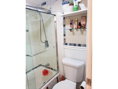 Excellent Location!!! 2/2 Corner unit located in heart of