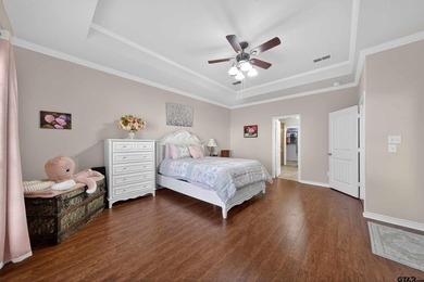This beautifully maintained 4-bedroom, 2-bath traditional brick - photo 15