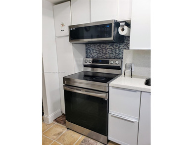 Excellent Location!!! 2/2 Corner unit located in heart of