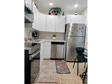 Excellent Location!!! 2/2 Corner unit located in heart of