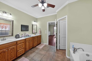 This beautifully maintained 4-bedroom, 2-bath traditional brick - photo 22