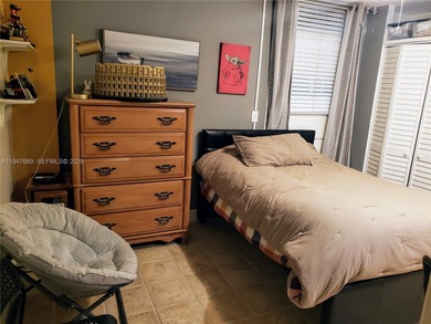 Excellent Location!!! 2/2 Corner unit located in heart of