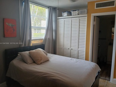 Excellent Location!!! 2/2 Corner unit located in heart of