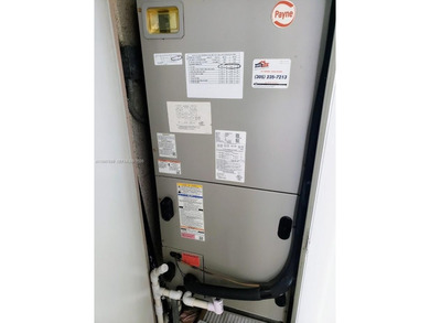 Excellent Location!!! 2/2 Corner unit located in heart of