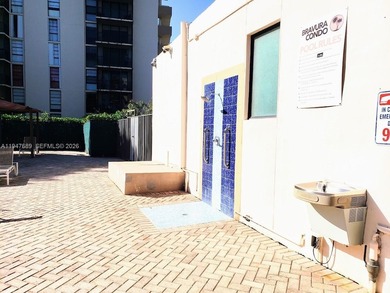 Excellent Location!!! 2/2 Corner unit located in heart of