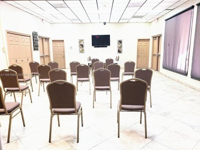 Excellent Location!!! 2/2 Corner unit located in heart of