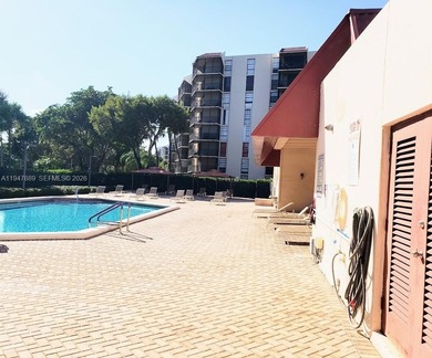 Excellent Location!!! 2/2 Corner unit located in heart of