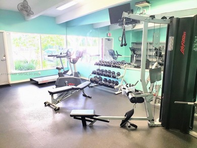 Excellent Location!!! 2/2 Corner unit located in heart of