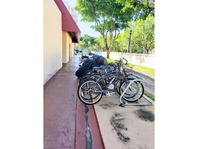 Excellent Location!!! 2/2 Corner unit located in heart of