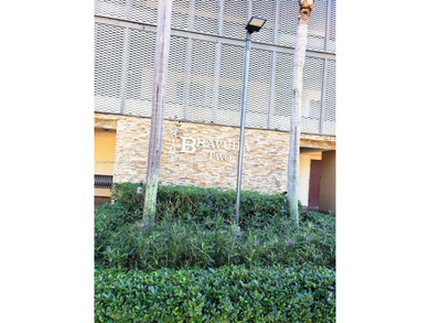 Excellent Location!!! 2/2 Corner unit located in heart of