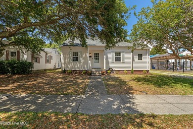 Classic cottage located in Morehead City, just a few blocks from - photo 2