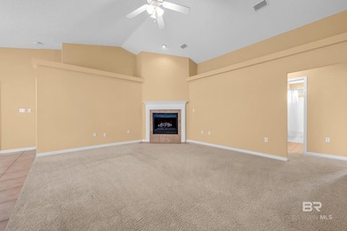 Looking for a great home in a prime location, look no further! - photo 25