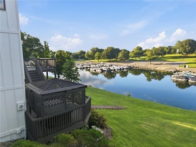 NEW WINDOWS ARE ON ORDER!! Luxury waterfront living in Lakewood - photo 25