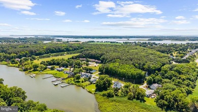 Coastal cottage charm meets waterfront living on picturesque - photo 34