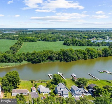Coastal cottage charm meets waterfront living on picturesque - photo 35