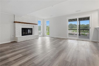 NEW WINDOWS ARE ON ORDER!! Luxury waterfront living in Lakewood - photo 35