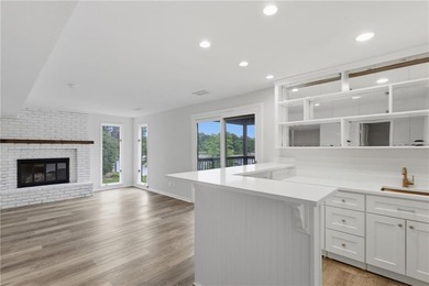 NEW WINDOWS ARE ON ORDER!! Luxury waterfront living in Lakewood - photo 36