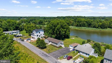 Coastal cottage charm meets waterfront living on picturesque - photo 37