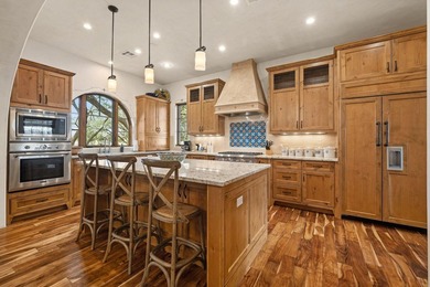 Enjoy sophisticated Hill Country living in this beautifully - photo 8