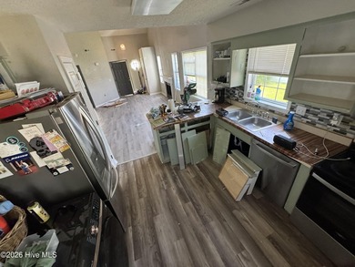 Welcome to 3571 Red Oak Drive in New Bern. This 2-bedroom - photo 4