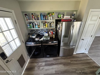 Welcome to 3571 Red Oak Drive in New Bern. This 2-bedroom - photo 5
