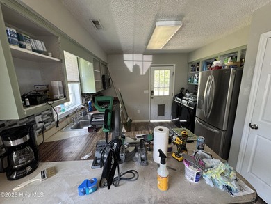 Welcome to 3571 Red Oak Drive in New Bern. This 2-bedroom - photo 6