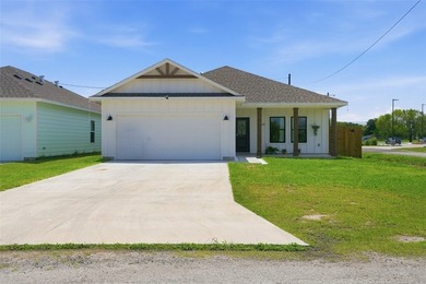 Beautiful 3-bedroom, 2-bath home in Ingleside with a bright open - photo 2