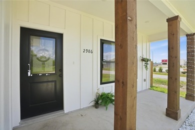 Beautiful 3-bedroom, 2-bath home in Ingleside with a bright open - photo 3
