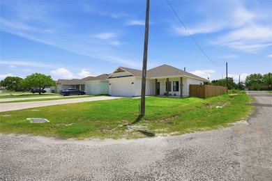 Beautiful 3-bedroom, 2-bath home in Ingleside with a bright open - photo 4