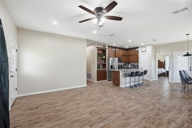 Beautiful 3-bedroom, 2-bath home in Ingleside with a bright open - photo 5