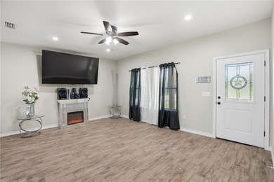 Beautiful 3-bedroom, 2-bath home in Ingleside with a bright open - photo 6