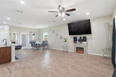 Beautiful 3-bedroom, 2-bath home in Ingleside with a bright open - photo 8