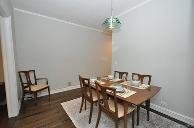 Welcome to this spacious and beautifully maintained one-bedroom - photo 18