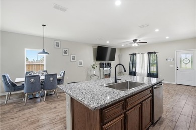 Beautiful 3-bedroom, 2-bath home in Ingleside with a bright open - photo 10