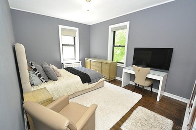 Welcome to this spacious and beautifully maintained one-bedroom - photo 21