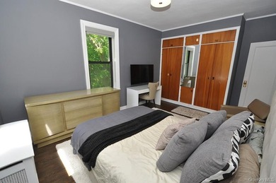 Welcome to this spacious and beautifully maintained one-bedroom - photo 24