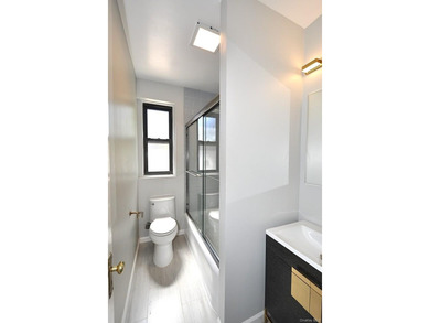 Welcome to this spacious and beautifully maintained one-bedroom - photo 26
